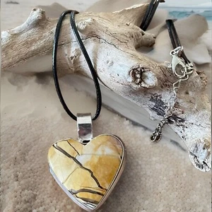 Brecciated Mookaite Heart  Gemstone Pendant  Necklace -Silver  plated- New - Bild 1 von 3