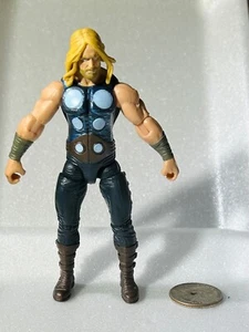 Marvel Universe Avengers BATTLE HAMMER THOR Comic Series 02 Ultimates 2011 - Picture 1 of 6