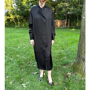 Camicia Studio Nicholson Comer abito nero raso nuova con etichette taglia 2/US 8/UK 12/IT 44/M-L - Foto 1 di 17