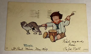 Postal vintage 1907 niño sosteniendo gato gatito y tambor “Música” - Imagen 1 de 2