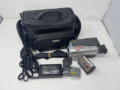 Samsung SCL520 440X Digital Zoom 8mm NTSC Video Camera TESTED With Bag & Access. - Image 1 of 4