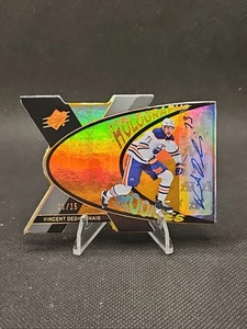 2023-24 SPx - Auto Holograph Rookies Vincent Desharnais #HGR-VD /15 (AU, RC) - Picture 1 of 2