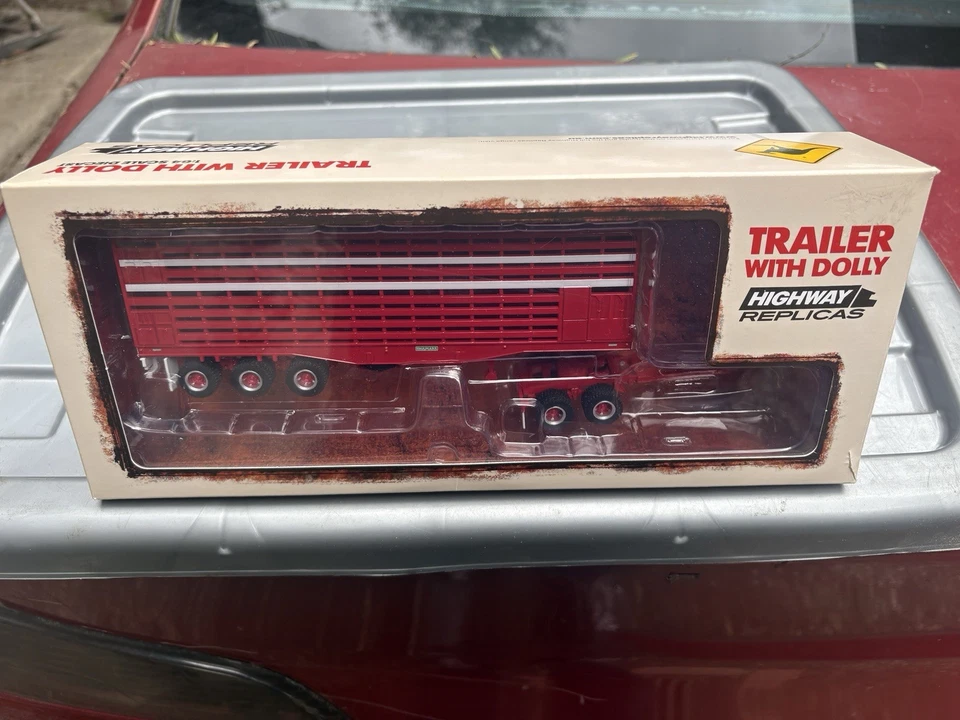 HIGHWAY REPLICAS 1:64 LIVESTOCK TRAILER WITH DOLLY, 12986 - Image 1 of 4