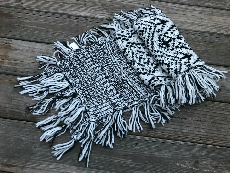 Bcbgeneration Mujer Bufanda Blanco y Negro Tejido Largo Flecos 80 X 12 pulgadas Foto 1 de 4