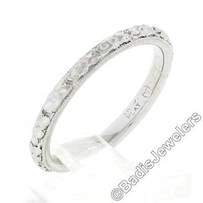 Antiguo anillo Art Deco platino detallado trabajo floral con lados milgrain apilable banda Foto 1 de 4