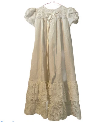 Vestido largo vintage Something Pretty Baby blanco con volantes de encaje Cradle Club EE. UU. Foto 1 de 4