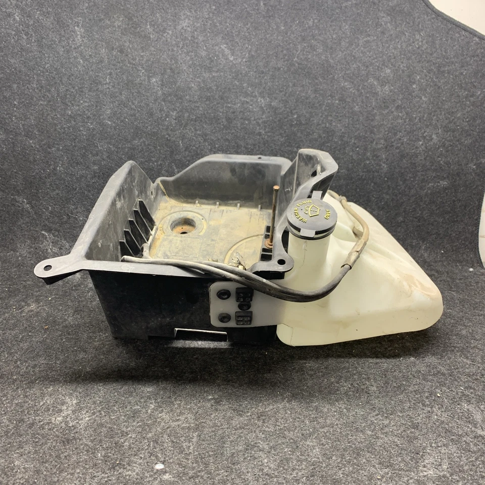 Ford Expedition 2016 conjunto de depósito de lavadora con bandeja de batería GL74-10723AA Foto 1 de 3