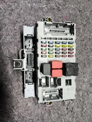 Fiat Doblo 223 1.6 Sicherungskasten Spannungsverteiler 46817785 406626 Delphi - Bild 1 von 4