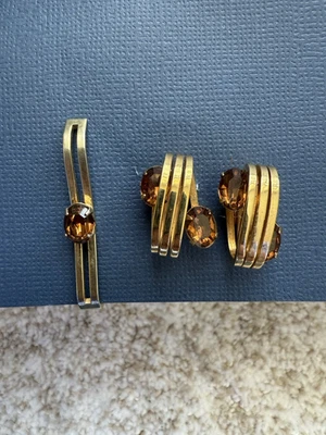 Juego de gemelos y broches de corbata Swank vintage en tono dorado con piedras ámbar - mediados de siglo Foto 1 de 4