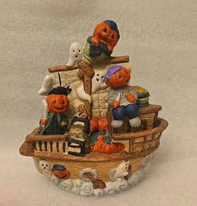 Resin Halloween Haunted Ship Ghosts, Pumpkins Water Sailing - Picture 1 of 2