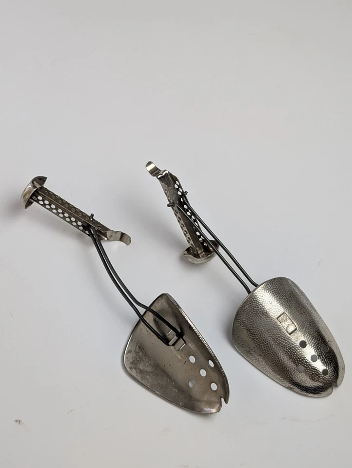 Camillas antiguas ajustables vintage de acero estampado de metal para zapatos  Foto 1 de 4