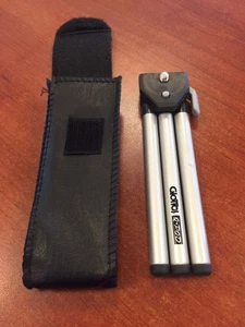 tiny but sturdy Giottos Q-Pod table top camera tripod folds small - Bild 1 von 6