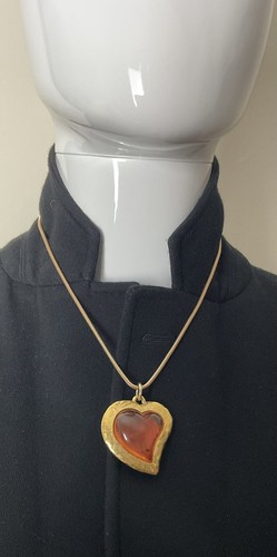 SAINT LAURENT (YSL) Collana Vintage Grande Yves Saint Laurent Cuore Lucite Tono Oro Ciondolo