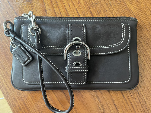 Portachiavi Coach in pelle marrone Soho da polso pochette zip superiore us intime ottimeioni