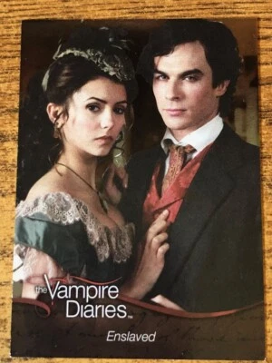 吸血鬼日记 第一季 奴隶达蒙和凯瑟琳箔插入 #F06 2011 — 第 1/2 张图片