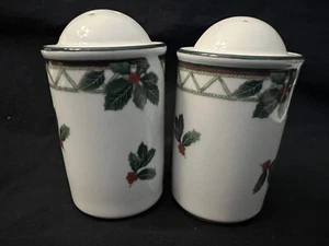 Christmas Salt & Pepper shakers Malaysia - Picture 1 of 1