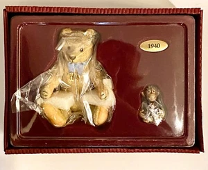 ❤️STEIFF & ENESCO 1949 BEBÉ OSO 🐻 PORCELANA Y PELTRE CHIMPANCÉ EDICIÓN TENIENTE NUEVO en caja❤️ - Imagen 1 de 2