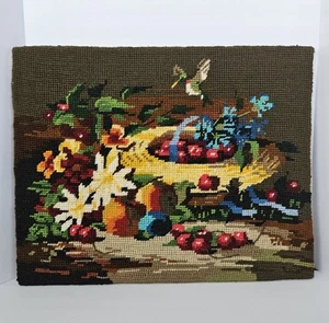 Vintage Wandteppich Kolibri Handarbeit mit Blumen im Garten. Fertig. 70er Jahre. - Bild 1 von 11