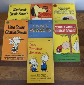 1960's Charlie Brown, Snoopy and Peanuts Paperback Books Charles Schulz Lot of 7 - Bild 1 von 9