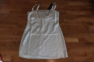 Brandneu mit Etikett Know One Cares Spitzen Satin Minikleid Größe Small UVP $ 50!!!!! - Bild 1 von 10