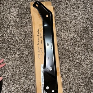 Left Outer Bumper Mounting Bracket | Fits 00 01 02 03 04 Ford F250 F350 NOS OEM - Picture 1 of 2