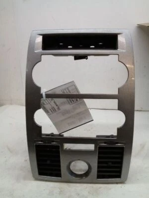 Chrysler 300       2006 Center Dash Bezel 651560 Foto 1 de 2