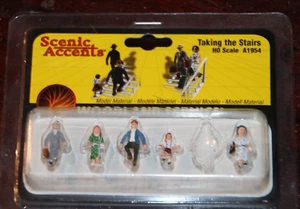 Woodland Scenics HO A1954 TAKING THE STAIRS - Picture 1 of 1