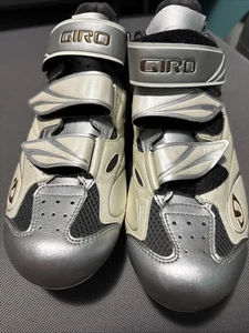 Giro Sante Cycling Shoes Size EU 41.5 Three Bolt Pattern Barely Used - Picture 1 of 14