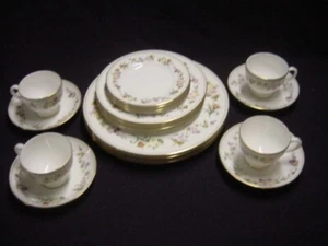 Wedgwood Mirabelle 4 5-Pcs Place Settings (20 Pieces) - Picture 1 of 4