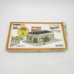TYCO HO Drogerie Modellbausatz #7772 Coca Cola Center Street Serie - Open Box - Bild 1 von 9