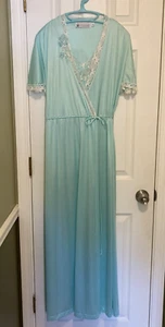 Vintage Vandemere 2pc Peignoir Set Nightgown & Robe Lace Trim & Rose  Sz Med USA - Picture 1 of 7