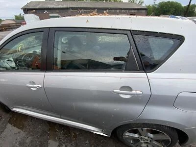 09 10 PONTIAC VIBE puerta trasera izquierda Foto 1 de 4