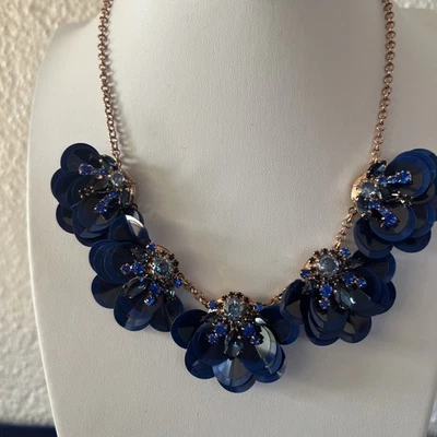 Collar Kate Spade Nueva York Azul Noches Nevadas Lentejuelas Flor AB Rosa Declaración Foto 1 de 4
