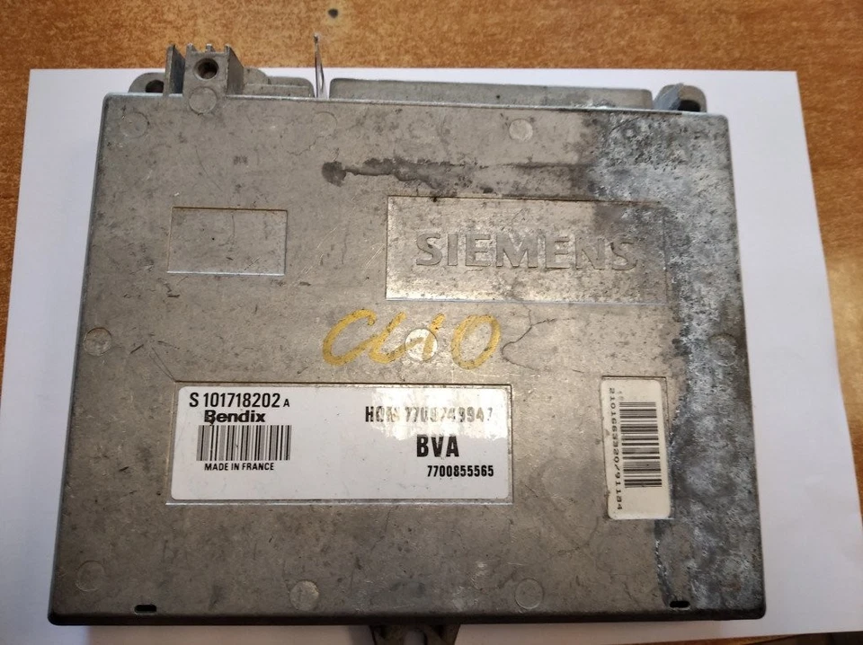 Centralina motore RENAULT CLIO I B/C57, 5/357 S101718202A NMZ2967 1.40 11316301 - Immagine 1 di 1