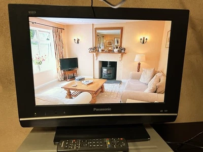 PANASONIC Viera TX-19LXD8 LCD TV With DVB Freewiew & SDHC Reader + Remote - used - Image 1 of 4