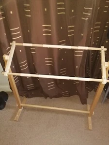 UNUSUAL 27" X 12" ELBESEE EASY CLIP SCROLL FRAME ON FLOOR STAND - Picture 1 of 5