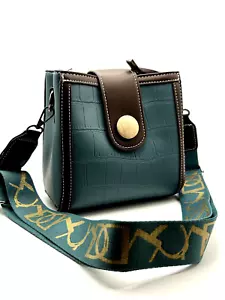 Damen Mini Umhängetasche Handtasche, veganes Leder, breiter Riemen, Kroko-Muster, 7x5x7", türkis - Bild 1 von 6