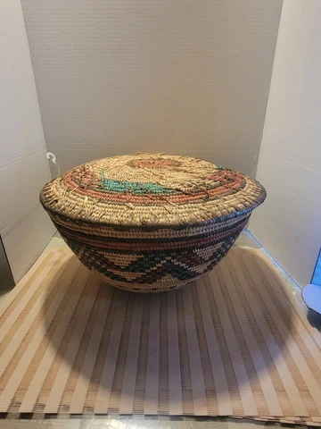 Vintage Handmade Native American style Basket in good pre owned condition Cover