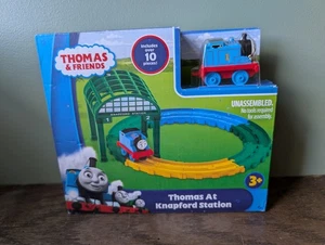 Juego de 10 piezas Thomas & Friends Thomas At Knapford Station 2018 sellado - Imagen 1 de 7