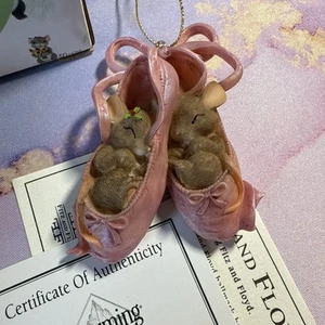 Charming Tails Weihnachten hält uns auf unseren Zehen Ornament, Neu im Karton mit Etikett + Dokumente - Bild 1 von 5