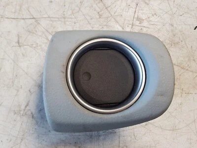 ОТДЕЛКА ПОДСТАКАННИКА ПАНЕЛИ ВНУТРЕННЕЙ КОНСОЛИ TOYOTA YARIS 2015 - Изображение 1 из 4