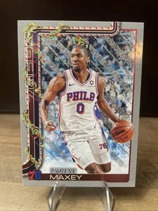 TYRESE MAXEY 2025-26 TOPPS HOLIDAY #H17 SILVER GLITTER PHILADELPHIA 76ERS 🎄 - Picture 1 of 2