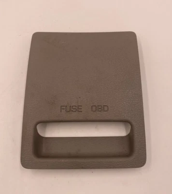 Cubierta de caja de fusibles interior gris bloque de moldura panel de tablero Hyundai Sonata 2015-2019 Foto 1 de 2