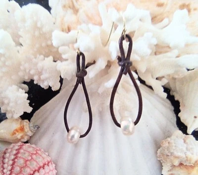 Pendientes mujer cuero y perlas E30 Foto 1 de 2