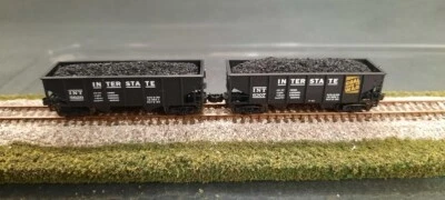 Z Scale Full Throttle FT  2051- 33' 55T 2-Bay Hoppers - INTERSTATE RAILROAD - Image 1 of 4