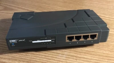 SMC Barricade SMC7004ABR 4 Port 10/100 Mbps Broadband Router - Image 1 of 4