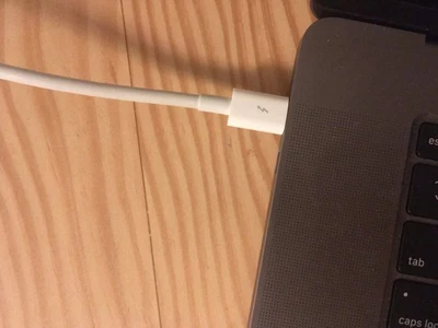 Apple Original Thunderbolt 3 USB-C Cable 0.8m (31") – Dual Active Chips - Image 1 of 3