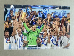 Weltmeister 2014 (18xsigniert) DFB signed In-person Foto 20x30 Autogramm RARITÄT - Picture 1 of 1