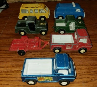 Tootsie Camiones de Juguete, Remolque, Furgoneta, Autobús, Ejército Jeeps Mezcla Lote De Colección de 7 EE. UU. 1969 Foto 1 de 4