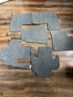 Alfombrillas grises OEM para Jeep Grand Wagoneer 2024 3 filas Foto 1 de 4